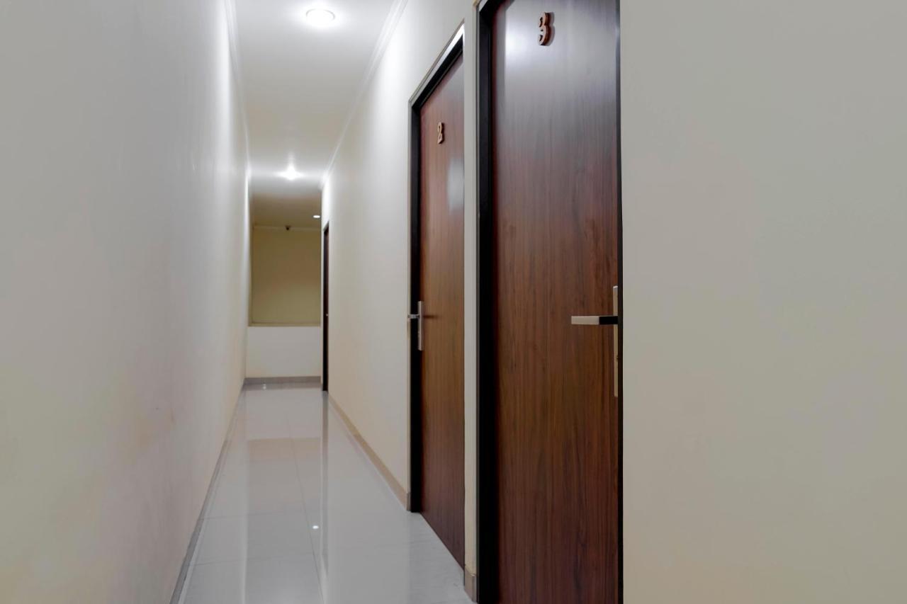 Reddoorz @ Jalan Biak Roxy Jakarta Exterior photo